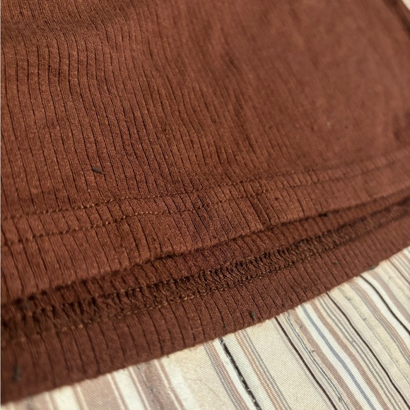 Skin tight short sleeve ribbed crop top - Picture 3 of 4